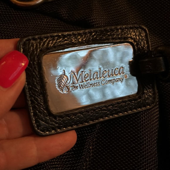 Large Melaleuca Hobo bag with TONS of storage - Picture 2 of 3